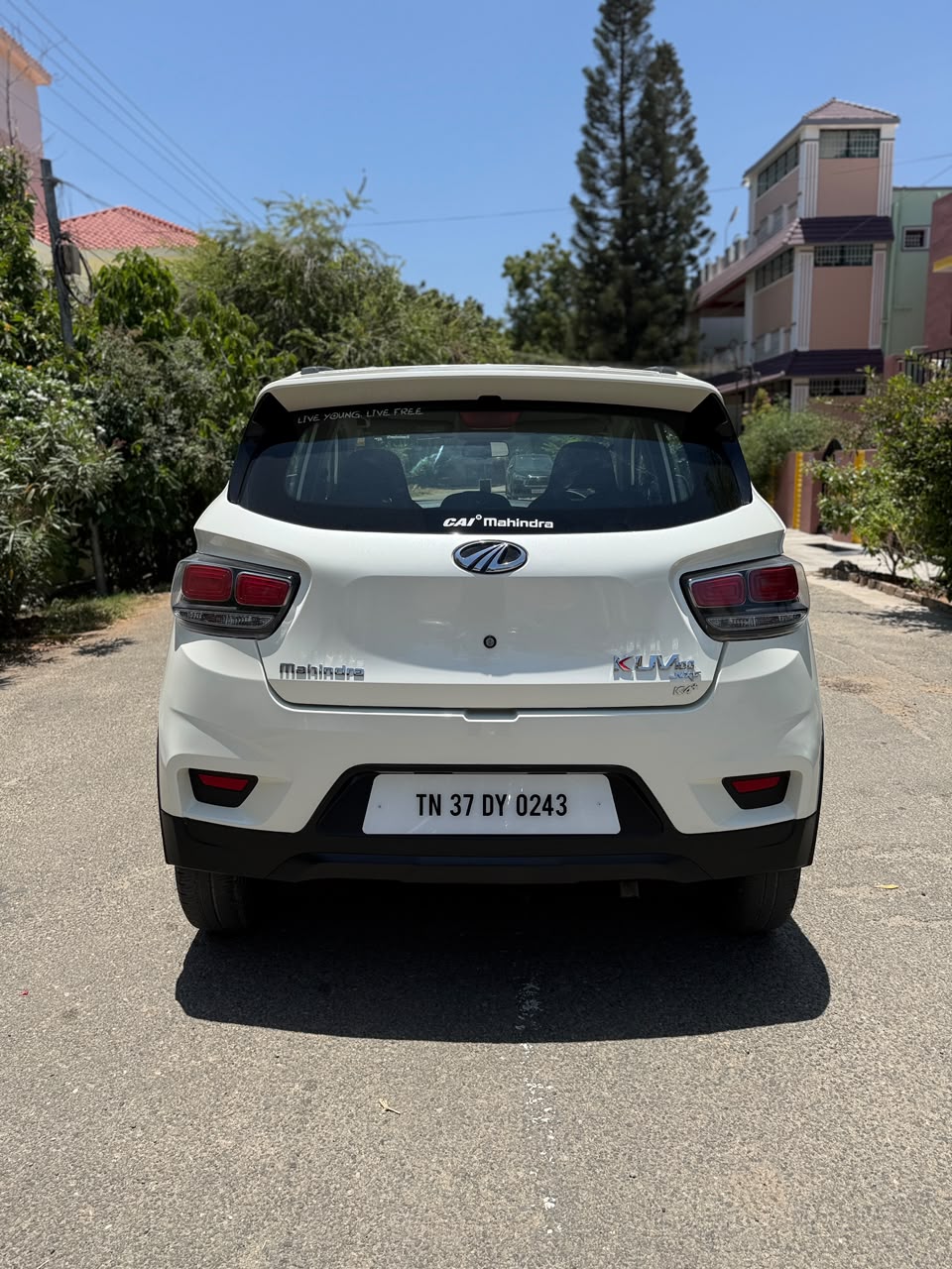 Mahindra KUV 100 - Image 8